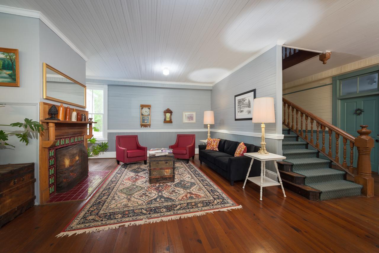 Grand Old Lady Hotel Waynesville Bagian luar foto